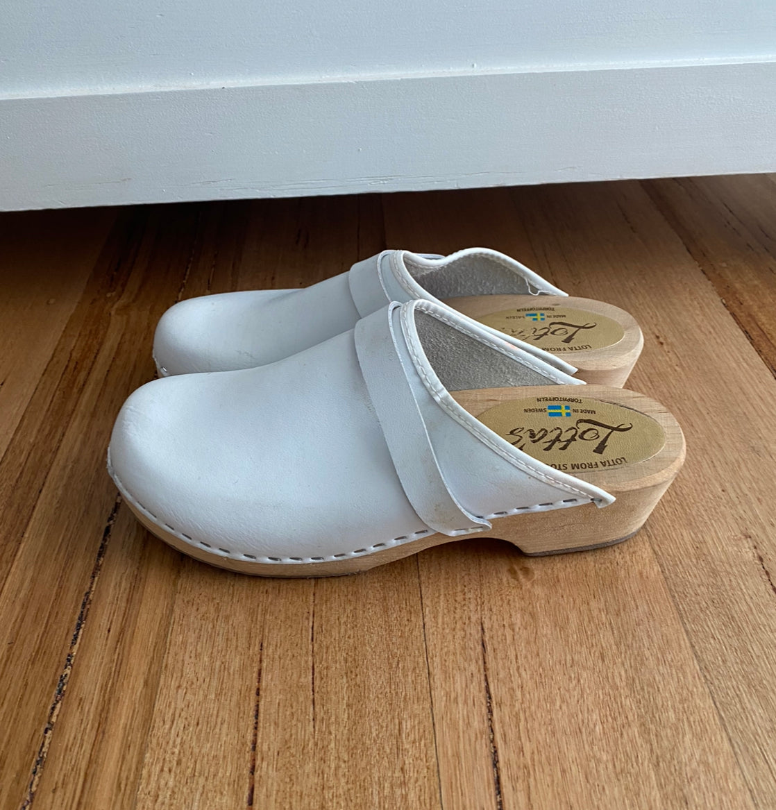 White Swedish Clogs // Size 41 (small fit)