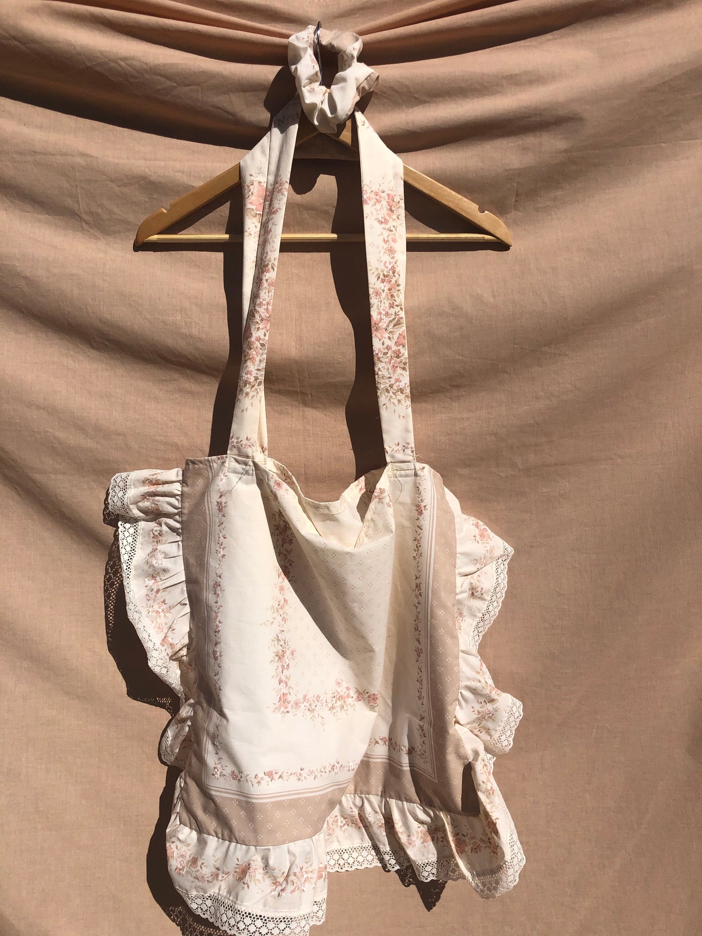 Sleepy Sundays Tote + Scrunchie // Floral Lace